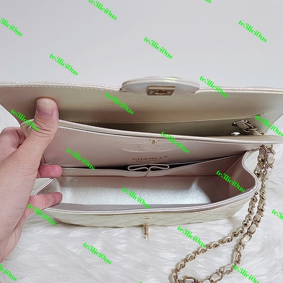 CHANEL 20B IRIDESCENT IVORY LAMBSKIN MEDIUM CLASSIC FLAP - Picture 13 of 15